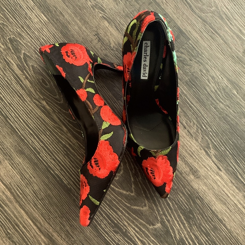 cjarles david black flower embroidered pumps size 8